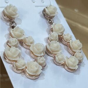 Vintage Style Rose Gold Tone Chic Floral Cream Earrings